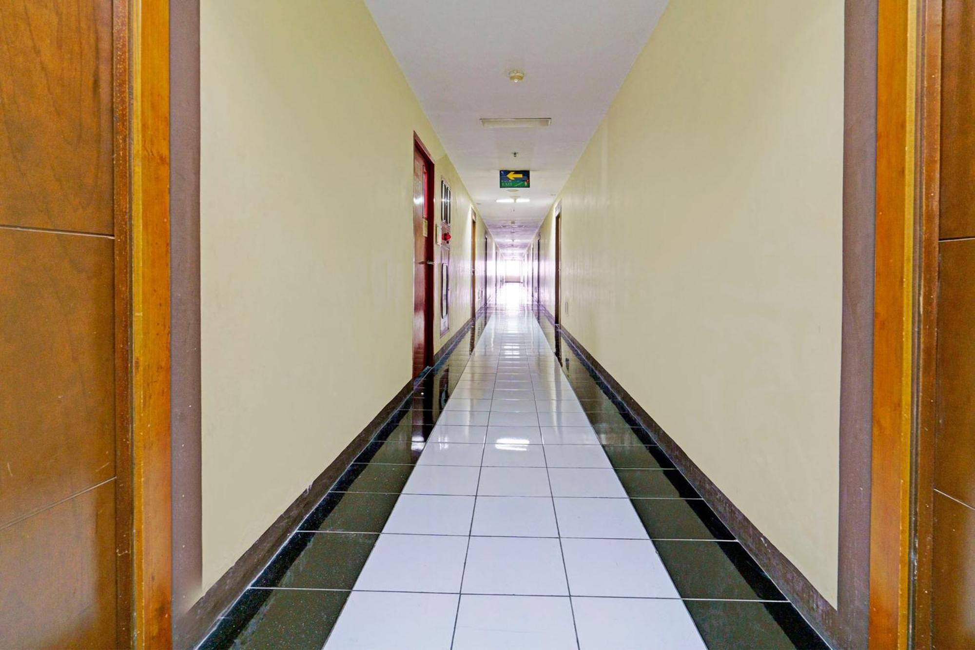 Oyo Life 93103 Apartement Gateway Cicadas By Fikri Room Бандунг Экстерьер фото